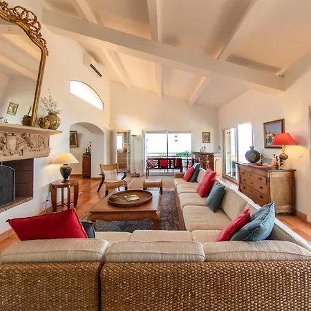 Sleeps 13 Pool Air Con Wifi