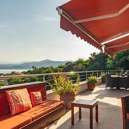 Sleeps 13 Pool Air Con Wifi * Verghia