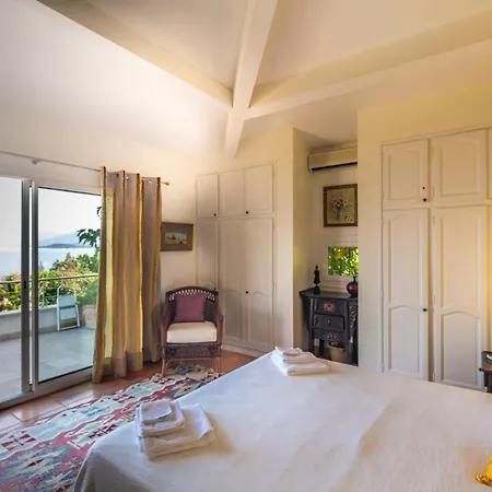 Sleeps 13 Pool Air Con Wifi