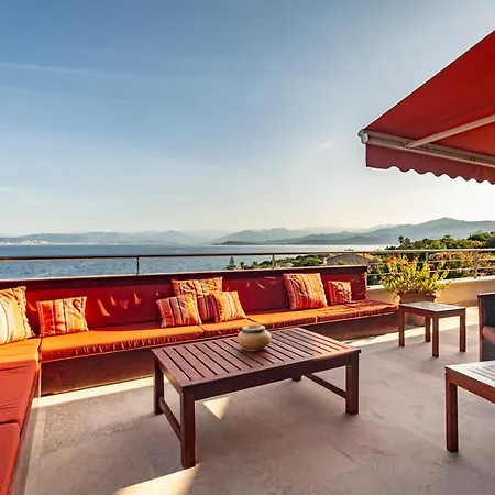 Villa Sleeps 13 Pool Air Con Wifi *