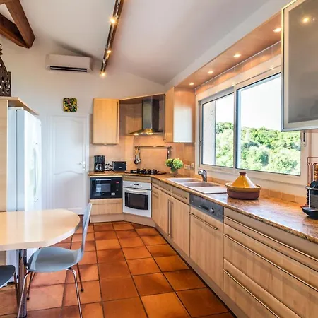 Sleeps 13 Pool Air Con Wifi Verghia