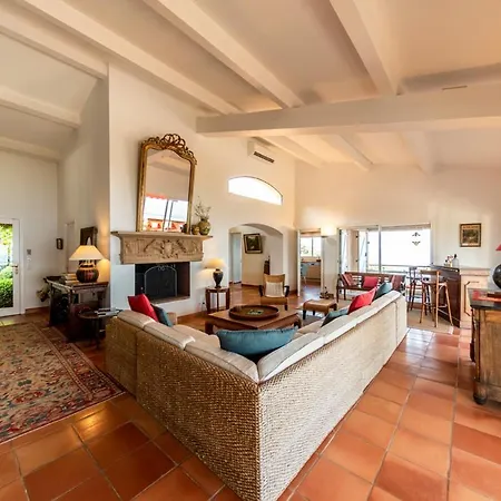 Sleeps 13 Pool Air Con Wifi Verghia