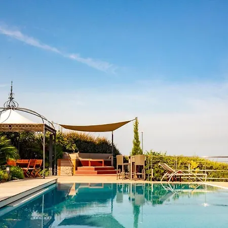 Villa Sleeps 13 Pool Air Con Wifi Verghia
